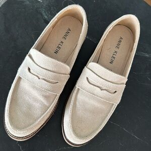 Ann Klein Emmylou Suede Loafer size 8 1/2